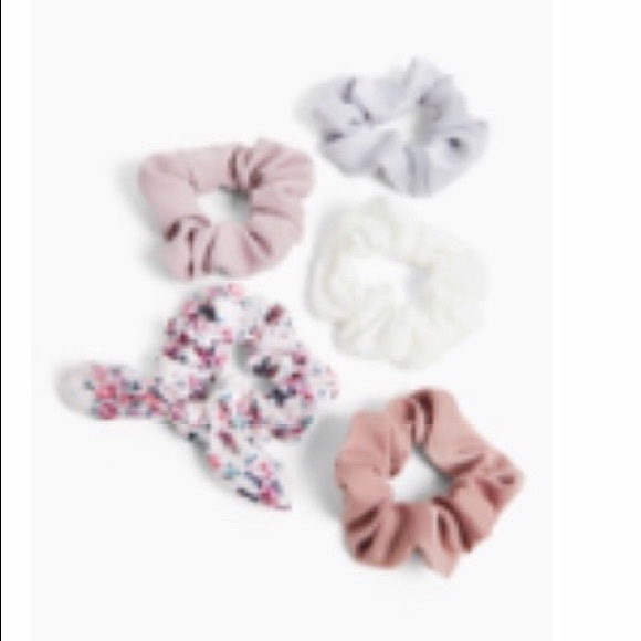 ✨2/$20✨ 5 hair scrunchies - Picture 4 of 4